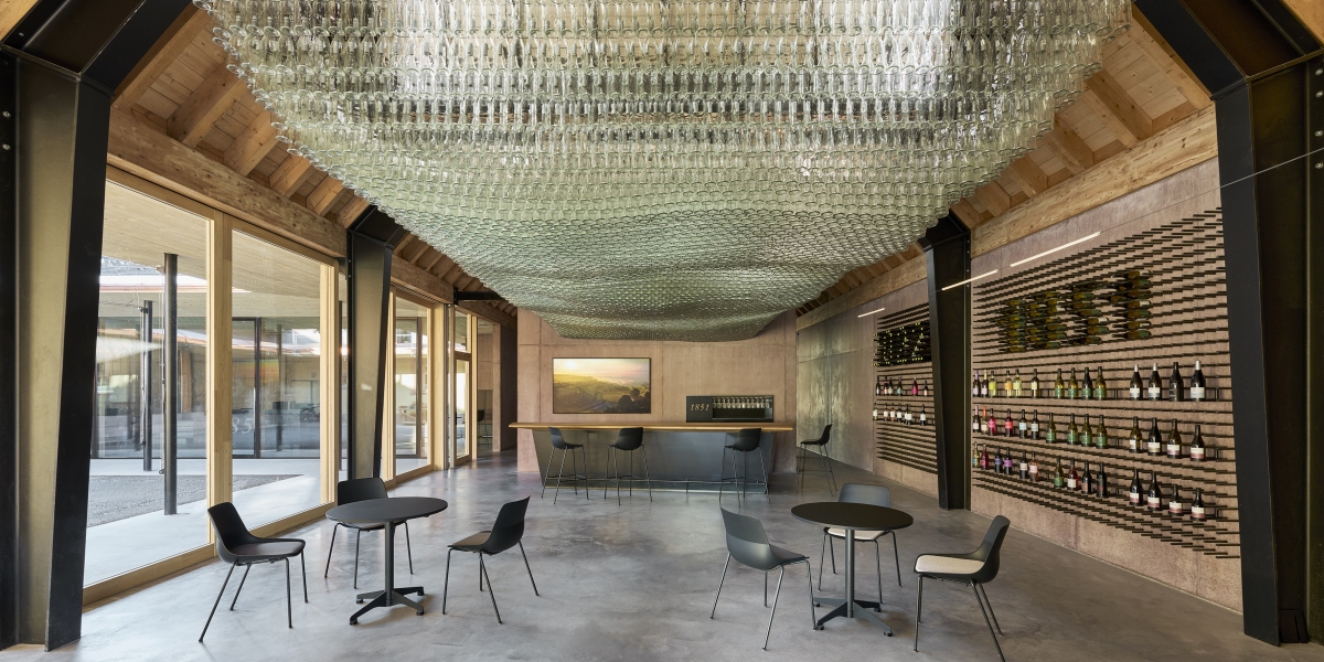 Vinothek mit Flaschenwolke