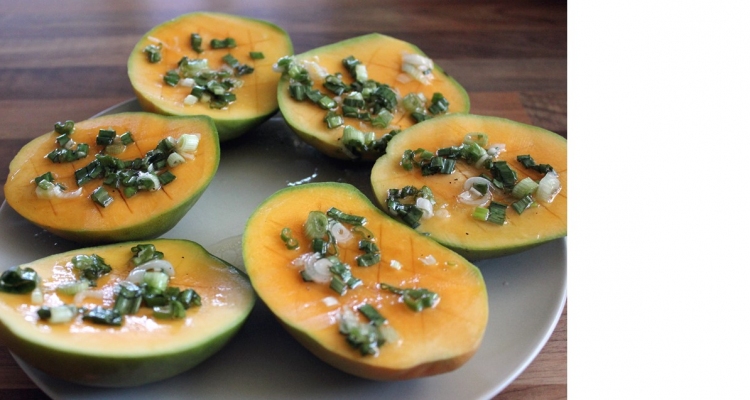 Grill-Mangos mit Lauchzwiebel-Vinaigrette