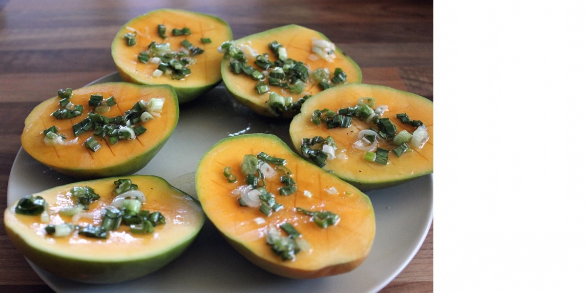 Grill-Mangos mit Lauchzwiebel-Vinaigrette