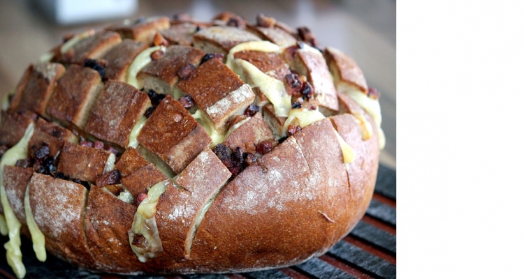 Käse-Speck-Zupfbrot