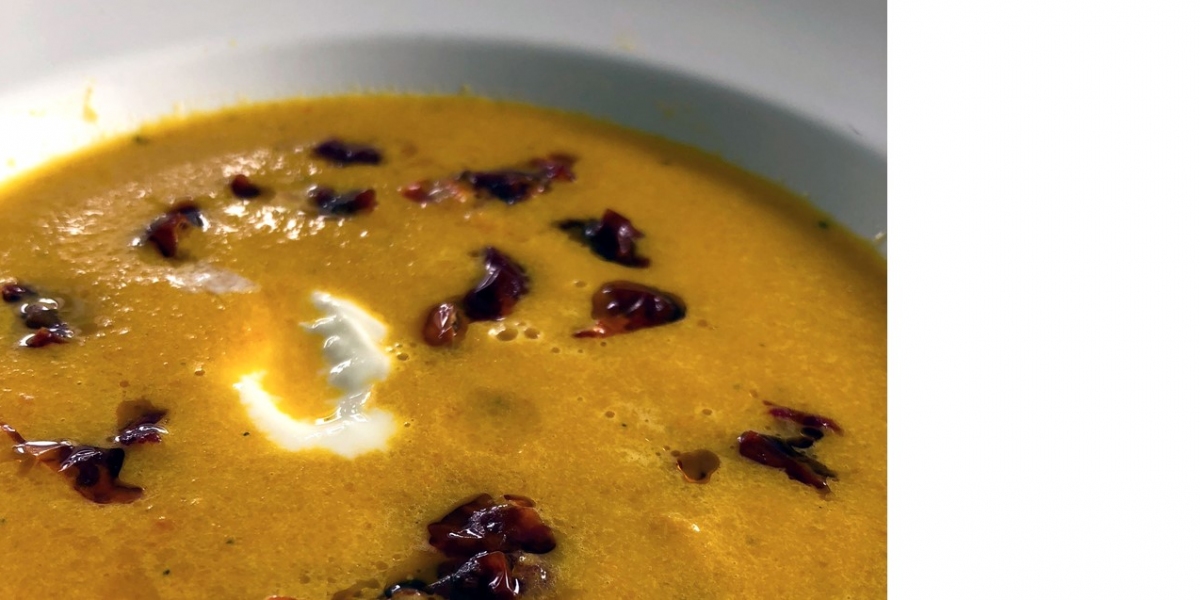Karottensuppe mit getrockneten Tomaten