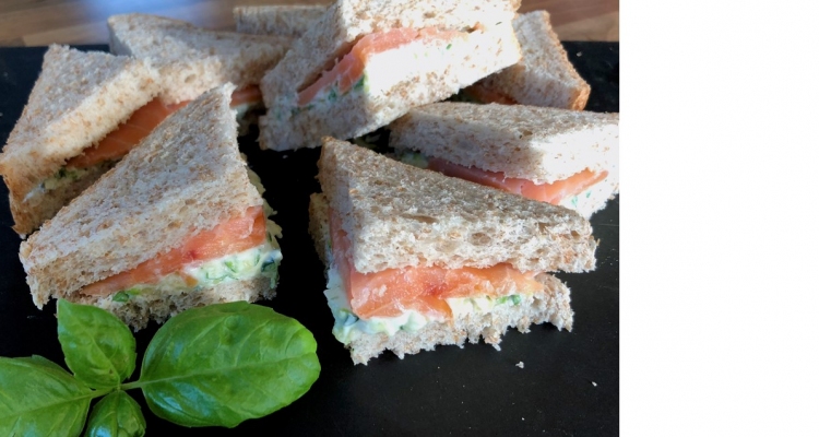 Lachsschnittchen mit Zucchini-Frischkäse