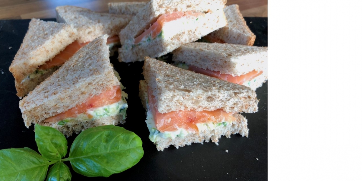 Lachsschnittchen mit Zucchini-Frischkäse