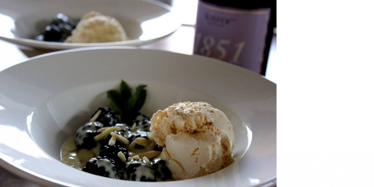 Marinierte Brombeeren mit Minzschaum