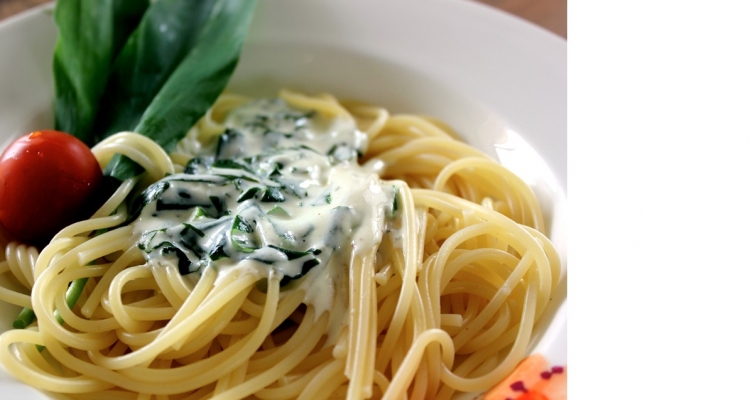 Pasta mit Bärlauch-Frischkäsesauce