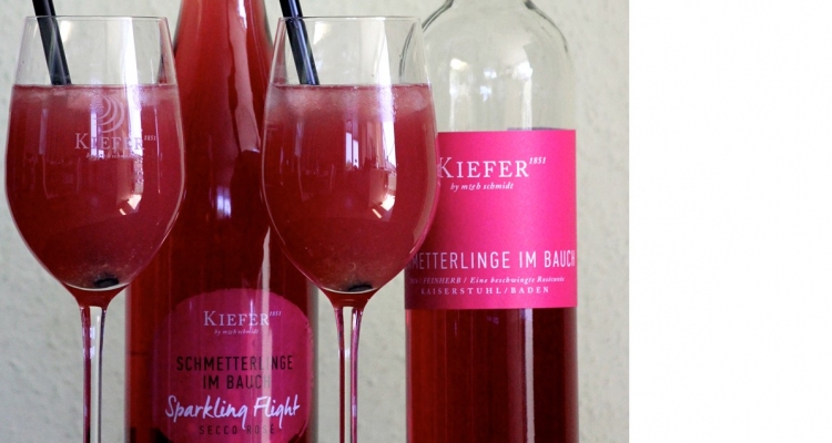 Sommercocktail mit Wein "Schmetterlinge im Bauch"
