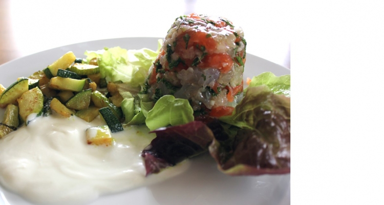 Tartar vom Saibling mit gebratener Zucchini und Buttermilchcreme