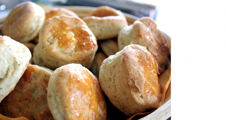 Verdächtige Thymian-Scones mit Zitronenbutter