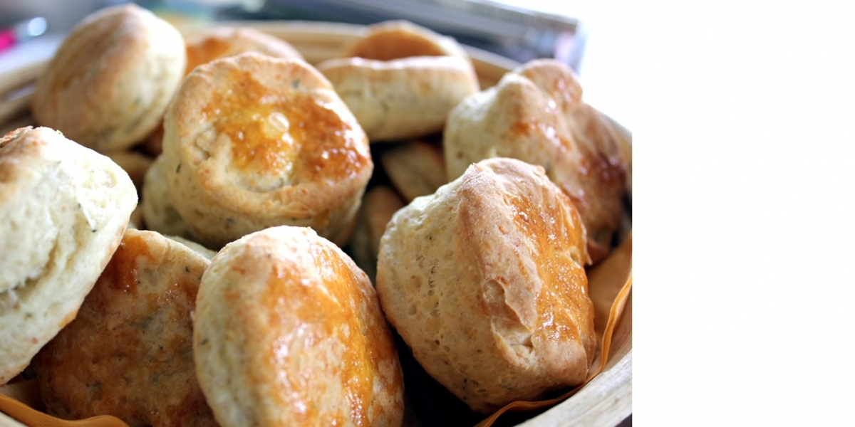 Verdächtige Thymian-Scones mit Zitronenbutter
