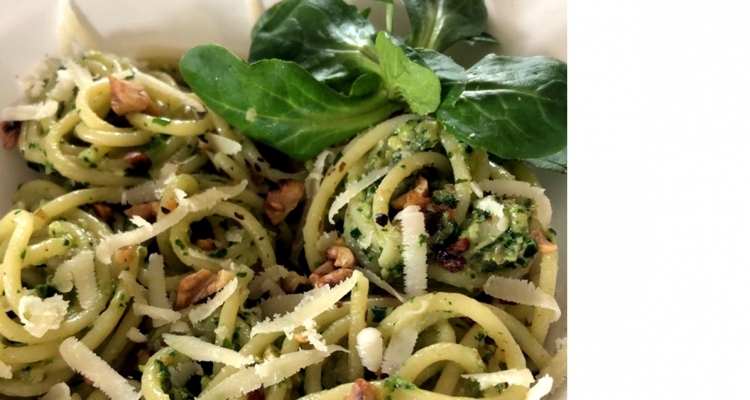 Winter-Pesto mit Feldsalat