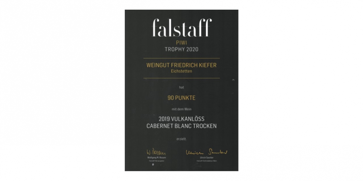 falstaff PIWI Trophy 2020 | Cabernet Blanc Vulkanlöss trocken vom ökologischen Weingut Kiefer vom Kaiserstuhl in Herrenbuck