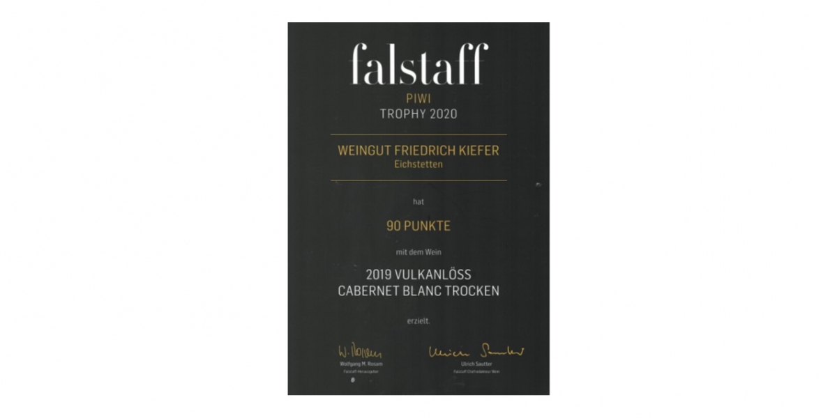 falstaff PIWI Trophy 2020 | Cabernet Blanc Vulkanlöss trocken vom ökologischen Weingut Kiefer vom Kaiserstuhl in Herrenbuck
