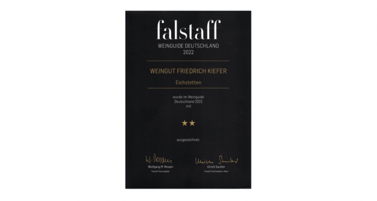 falstaff - Weinguide 2022 | Pinot Sekt Brut, Spätburgunder Prachtstück Auslese trocken und Vulkanlöss Cabernet Blanc vom ökologischen Weingut Kiefer vom Kaiserstuhl in Herrenbuck