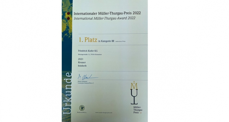 Müller Thurgau | Freche Kaiserstühler Rivaner Feinherb vom ökologischen Weingut Kiefer vom Kaiserstuhl in Herrenbuck